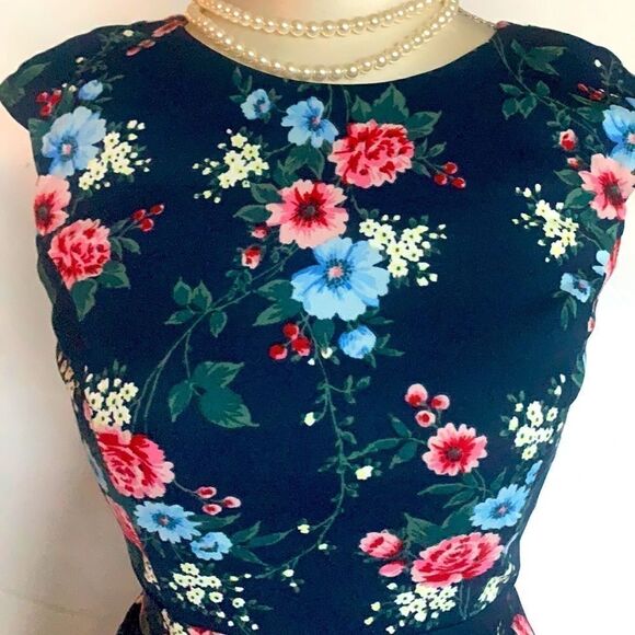 Emeral Sundae Floral cocktail dress. - Picture 6 of 8